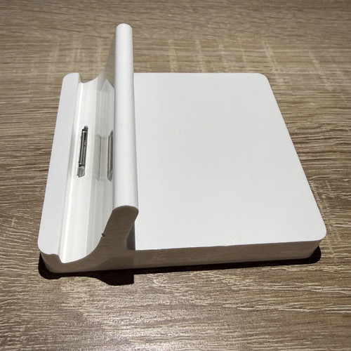 Apple iPad Docking Station 30-Pin charging and audio base