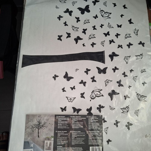 Wall sticker tree with leaves and butterflies
