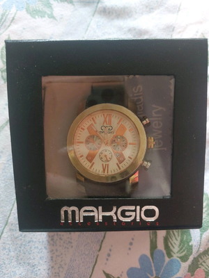 Makgio watch like new