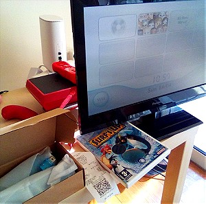 ΠΡΟΣΦΟΡΑ, κονσόλα Wii Mini με δύο χειριστήρια και nunchucks και τρία κουτατα παιχνίδια.