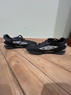 Umbro sneakers used, size 43, black and white
