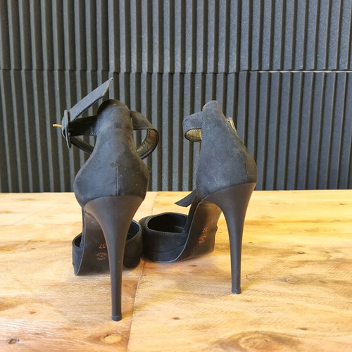 Entro pumps size 37 like new, black leather interior, suede exterior