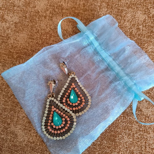 Earrings like new with stones