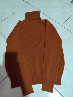 Women's turtleneck sweater like new, size small
