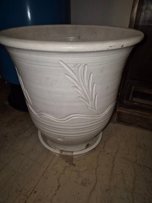 Clay flowerpot like new, 32cm diameter with saucer