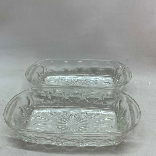 Set of 2 used serving dishes with embossed designs 3x18