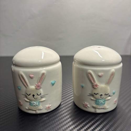 Easter ceramic salt and pepper set with napkin holder like new