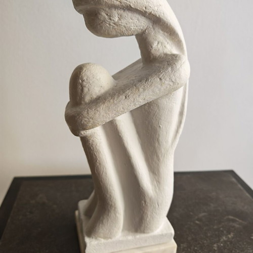 Decorative sculpture like new with marble base, 28 cm tall