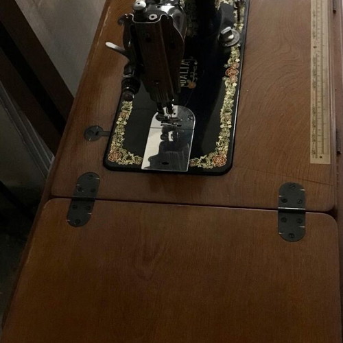 Dalia sewing machine like new