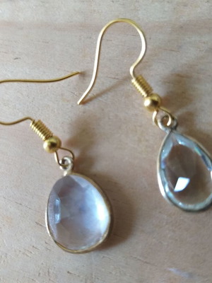 Teardrop earrings with gold frame used, similar but not identical