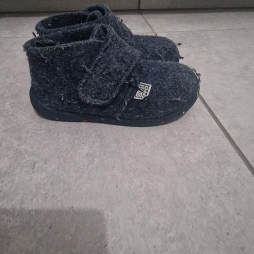 Gioseppo Baby Slippers Size 23 Like New