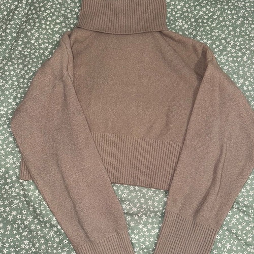Bershka beige winter turtleneck sweater like new, crop