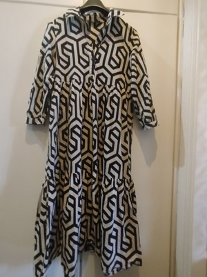 Zara women's dress new, black and beige, size M