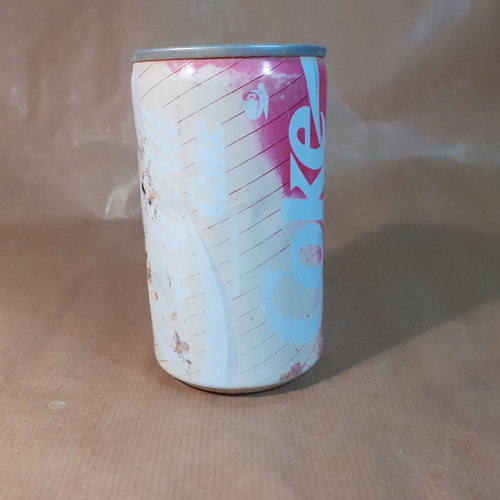 Coca-Cola and Ivi aluminum cans used from the 1980s