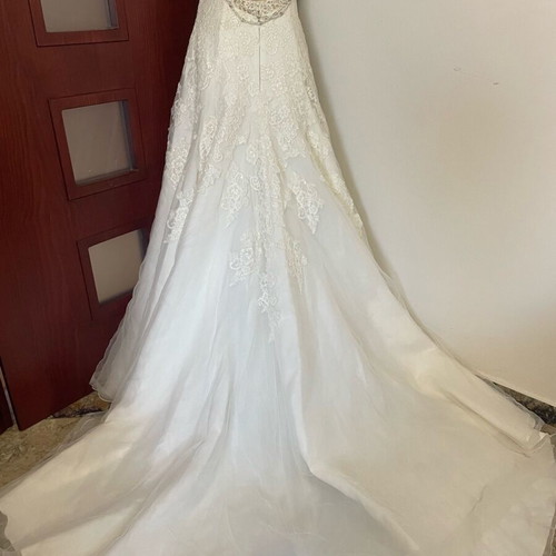 Demetrios wedding dress new, fits M/L, white