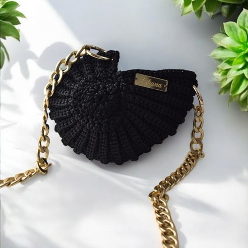 Handmade Shell Shoulder Bag new, black and beige