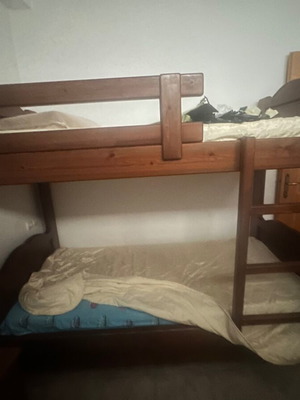 Bunk bed brown with mechanism for third mattress, like new
