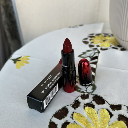 Mac Lipstick new red moisturizing