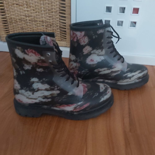 Boots new with lining, size 41, floral design