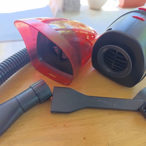 Cordless car vacuum cleaner used