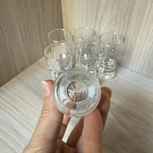 Shot glasses set of 6, like new, glass