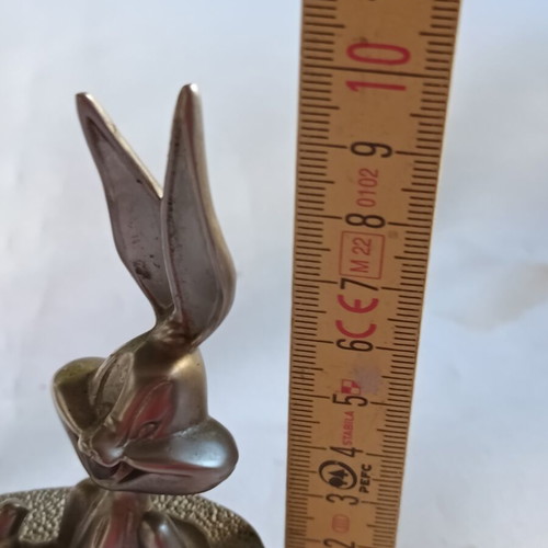 Bugs Bunny Warner Bros 1997 collectible clock like new, analog table