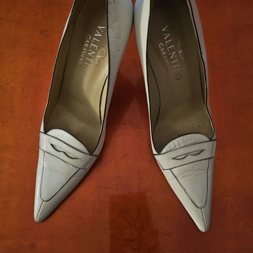 Valentino Garavani pumps like new, white leather, size 39