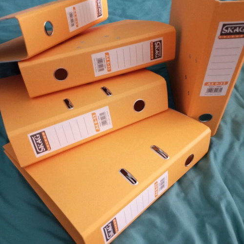 Skag A4 8-32 yellow binders pack of 5 like new