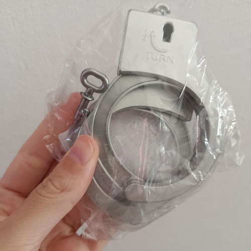 Plastic handcuffs unused