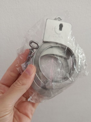 Plastic handcuffs unused