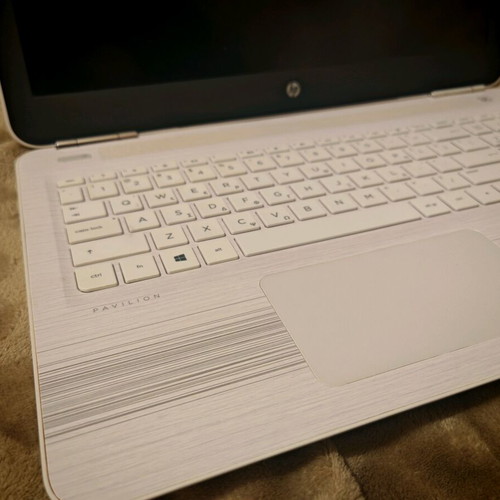 HP 15-aw006nv laptop like new, 8GB RAM, 240GB SSD, Windows 10, bag and mouse