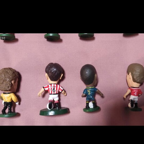 Football player figures new official replicas from Manchester United and Olympiacos