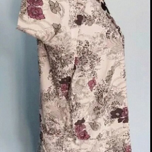 Silhouette women's blouse with floral print and necklace like new