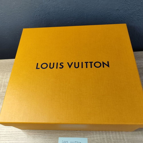 Louis Vuitton box used, 30.5 x 28 x 11 cm