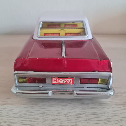 Large Limousine 1:15 Tin Car, like new, battery operated