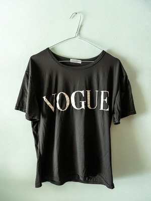 Black T-shirt L like new