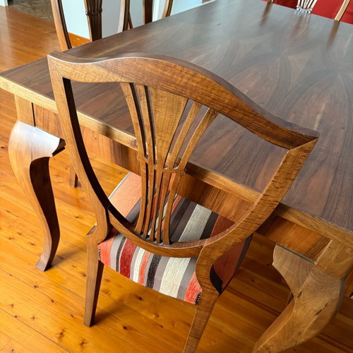 Walnut dining table set like new with 4 armchairs and 2 chairs