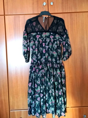 Stradivarius dress floral, like new, unworn
