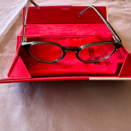 Sting children's prescription glasses used, green color