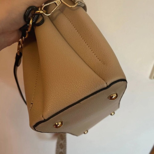 Handbag beige with zipper and detachable strap like new