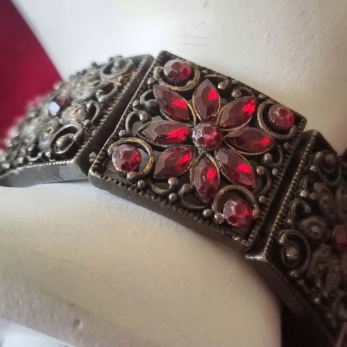 Vintage bracelets with gold finish and multicolored stones