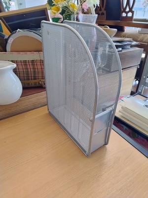 Mesh document and magazine filing holder