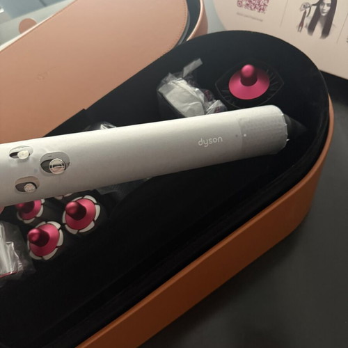 Dyson Airwrap like new with original box and accessories