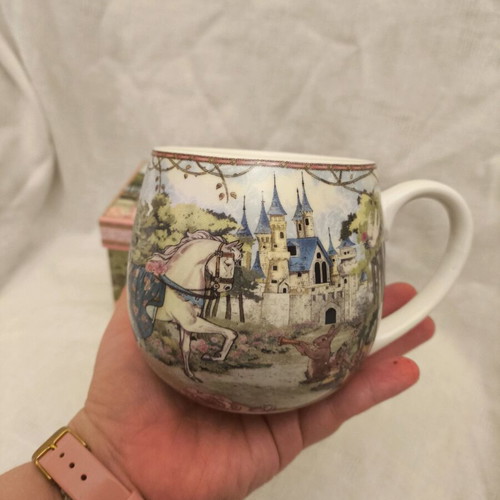 Porcelain mug with princess carriage and horse, new in box, 420ml