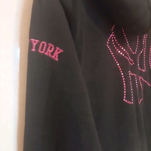 Yankees sweatshirt used, size XS, black with pink details
