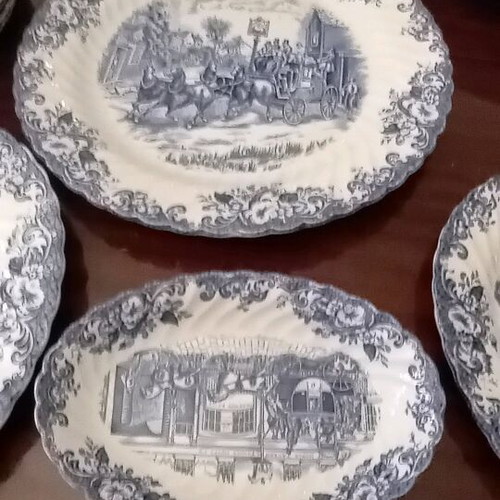 Dinnerware set like new