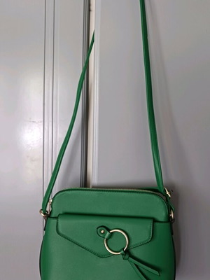 Green shoulder bag like new