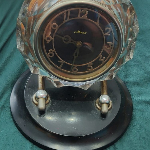 Mayak Crystal Mechanical Desk Clock, Soviet Vintage 1965–1970
