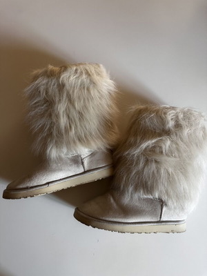 Ugg Australia boots with external fur, like new, size 40, white