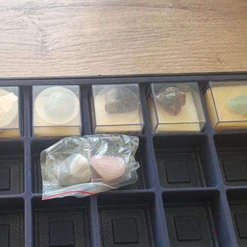 Mineral collection like new, 65 pieces